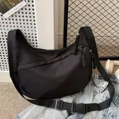 ショルダーバッグ　ボディバッグ　黒　ブラック　男女兼用　軽量　カジュアル