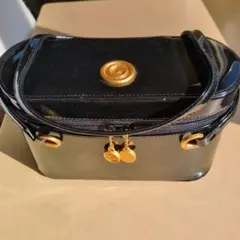 ブラックパテントエナメル ハンドバッグ