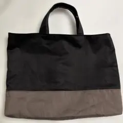 黒と茶色の大きめトートバッグ