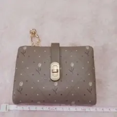 チューリップ柄　 二つ折り財布　ベージュ