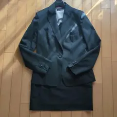 ブラック スカートスーツ セットアップ　SHE LOVES SUITSのサムネイル