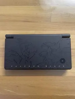 ニンテンドーDSi ブラック/ホワイト 限定モデル 本体＋ソフト三本セット