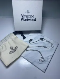 Vivienne Westwood オーブ ネックレス シルバーのサムネイル