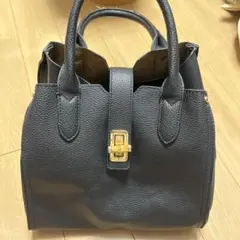 ブラック ハンドバッグ バンブー風留め具