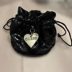 GUESS 巾着ポーチ ブラック キルティングのサムネイル