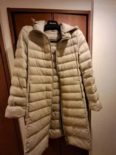 ユニクロのウルトラライトダウンジャケット　フード付きロング