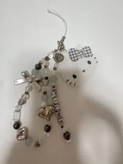 HELLO KITTY × BRILMY ミラー付きビーズストラップ