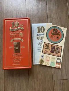 トラベラーズノート10周年記念缶　限定品　ステッカー　10周年ガイドのサムネイル