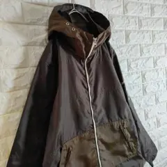 フーディーナイロンジャケット 刺繍アームロゴ 襟元リブライン M～L相当 カーキ