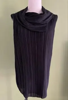 PLEATS PLEASE! ブラック 半袖カットソー サイズ3 - メルカリ
