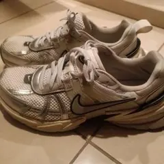NIKE ナイキ　V2K RUN