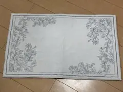 ホワイト花柄ラグ・カーペット