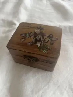 フランス アンティーク モシュリンヌ オリーブの木箱 2点 手描きの花 フランス アンティーク モシュリンヌ オリーブの木箱 2点 手描きの花