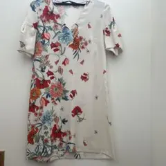 ZARA BASIC 花柄半袖Vネックワンピース
