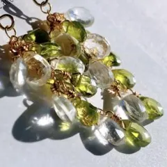 14kgf天然石美しいアリゾナ産ペリドット、キラキラ水晶のたわわピアス