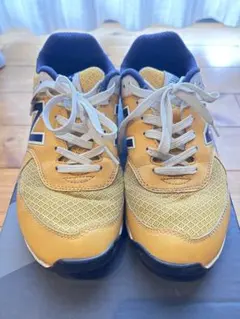 New Balance イエロー シューズ