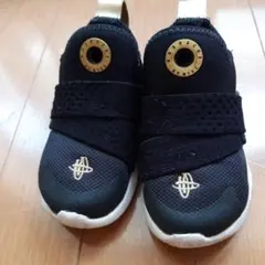 Nike ストラップ付きスニーカー 黒