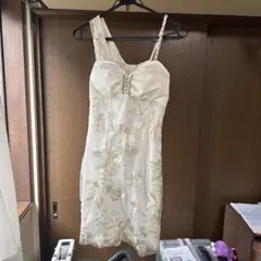 刺繍ビジュー付きホワイトタイトドレス