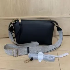 ブラックショルダーバッグ