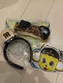 阪神タイガース　応援グッズ　トラコ　カチューシャなど　2頁