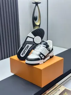 LOUIS VUITTON スニーカー モノグラムのサムネイル