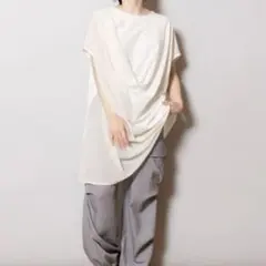 新品タグ付き　シフォン切替ドレーププルオーバー　loafのサムネイル
