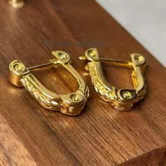 花紋彫刻のU字ゴールドフープピアス 2個セット アンティーク調　ヴィンテージ風