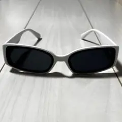 サングラス ホワイトフレーム ブラックレンズ