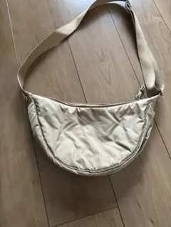 UNIQLO ラウンドミニショルダーバッグ