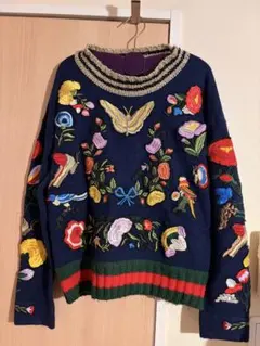 刺繍入りネイビー長袖セーター