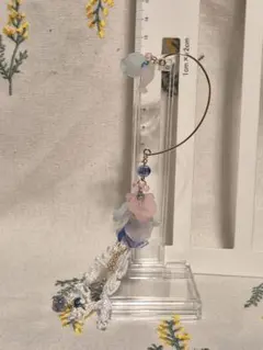 ハンドメイド　爽やかカラー花びらとレースタッセルのイヤーフック
