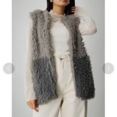 【AZUL BY MOUSSY】バイカラーボリューム ファーベスト