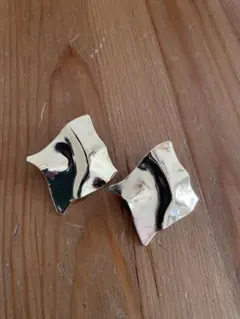 波形シルバーピアス