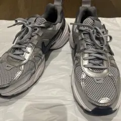 限定展開　NIKE ナイキ　V2Kラン　HJ4497 グレー　入手困難