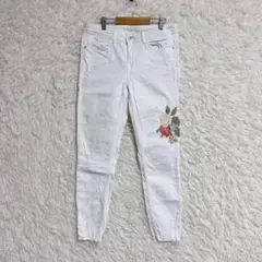 【ZARA BASIC】　スキニーデニム　（４０）　ダメージ　花柄刺繍　ホワイト