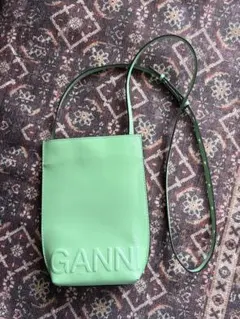GANNI レッド ショルダーバッグ バケットバッグ 1187K - メルカリ