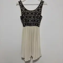 【SHAKE SHAKE】花柄刺繍 ノースリーブ ワンピースのサムネイル