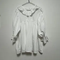 フリル付きホワイトシャツ バルーン袖