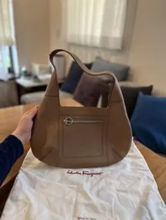 Salvatore Ferragamo ショルダーバッグ ベージュ