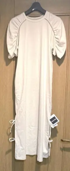 新品　未使用　nergy ナージー　ウェーブスリーブサイドスリットワンピース