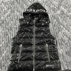 アダムスジャグラー・ダウンベスト・フード付き - メルカリ