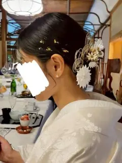 金×白色　髪飾り つまみ細工 成人式 結婚式 卒業式 七五三 着物 和装　白無垢