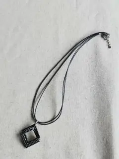 ブラック スクエアペンダント ネックレス