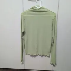 シアートップス ハイネック モスグリーン 薄緑 Mサイズ　長袖