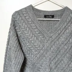 Vネックケーブル編みニット　最終値⸝꙳.˖