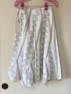 レディース 花柄刺繍 フレアスカート ホワイト　少し汚れありのサムネイル