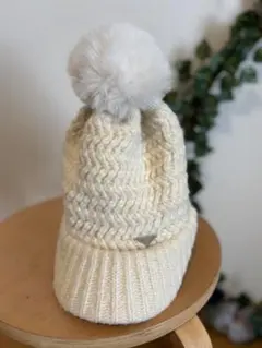 ホワイトポンポン付きニット帽　nepa