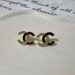 CHANEL CCロゴスタッドピアス ゴールド/ブラック