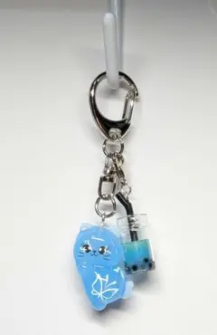 ハンドメイド キーホルダー チャーム レジン 猫 タピオカ 水色