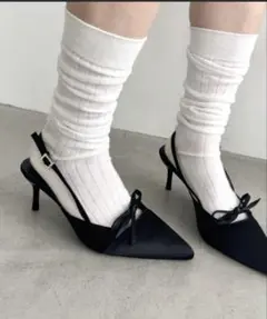 リボン付きブラックポインテッドトゥヒール